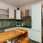House Lipo 마카르스카