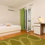 House Lipo בית הארחה