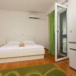 House Lipo מאקרסקה