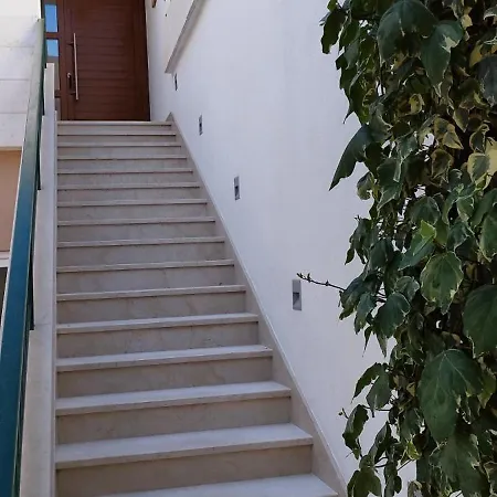 House Lipo מאקרסקה