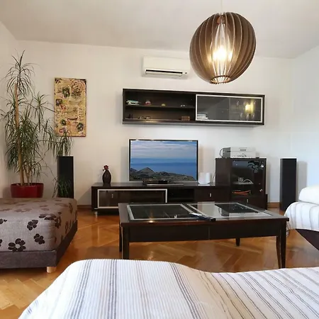 House Lipo 3* 마카르스카