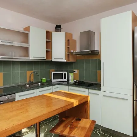 House Lipo 마카르스카