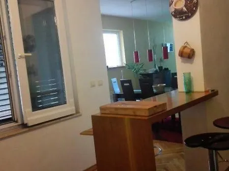 House Lipo 3* 마카르스카