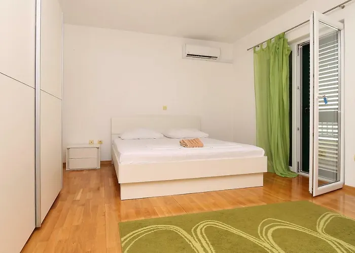 Guest house House Lipo 3*